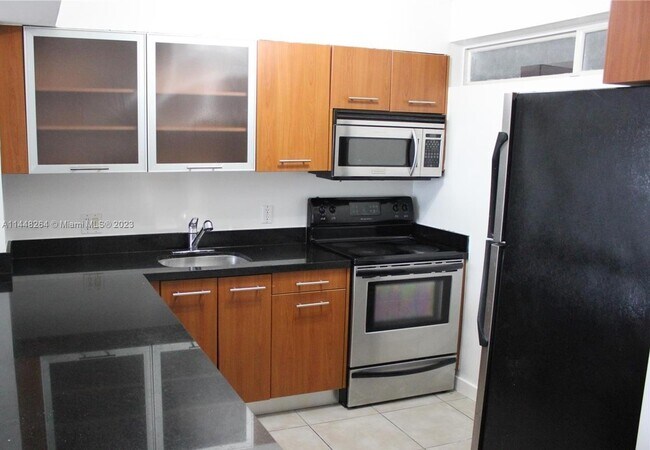 Building Photo - 650 NE 64th St