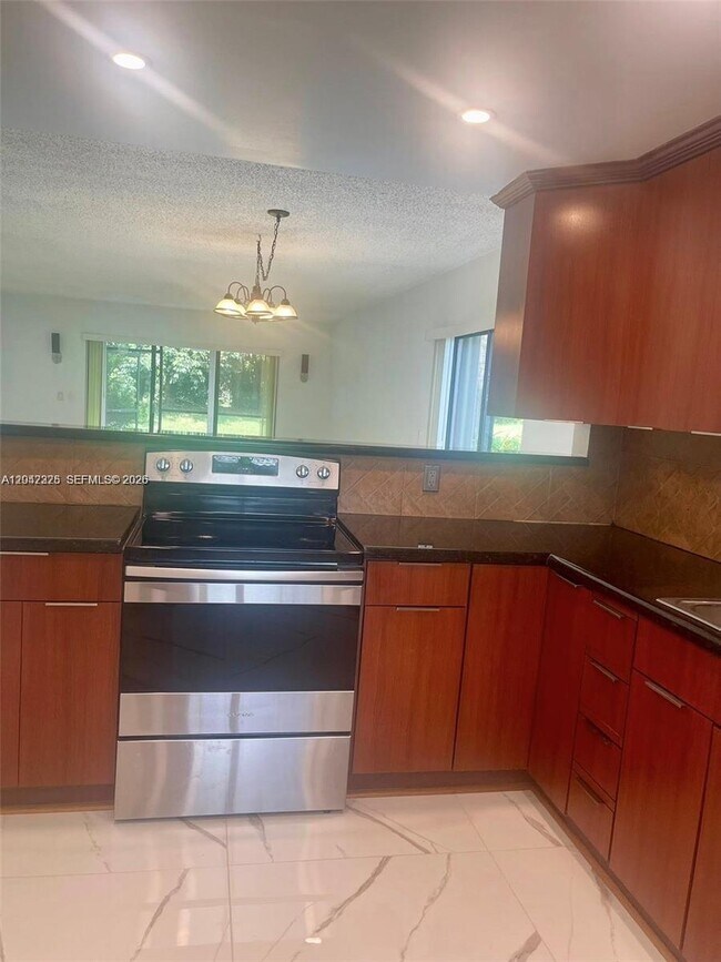 Foto del edificio - 403 Lakeview Dr