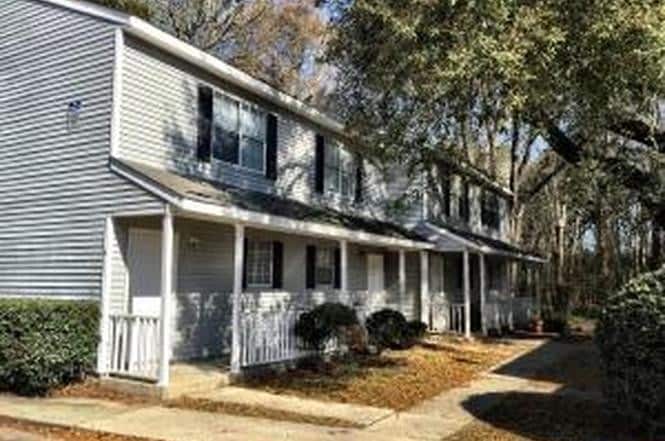 Primary Photo - Southcourt - 333 Fleming Road - H4