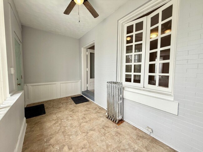 Photo - Spacious 3-Bedroom Home with Porches in Co...