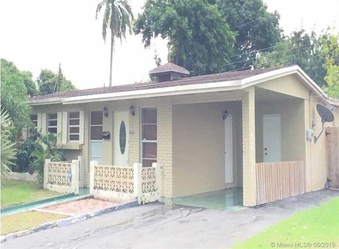 Primary Photo - 4940 NW 12th St
