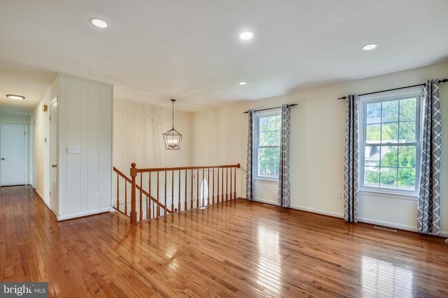 Building Photo - 527 Harbor Dr