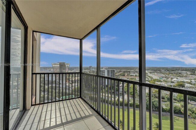 Foto del edificio - 20335 W Country Club Dr