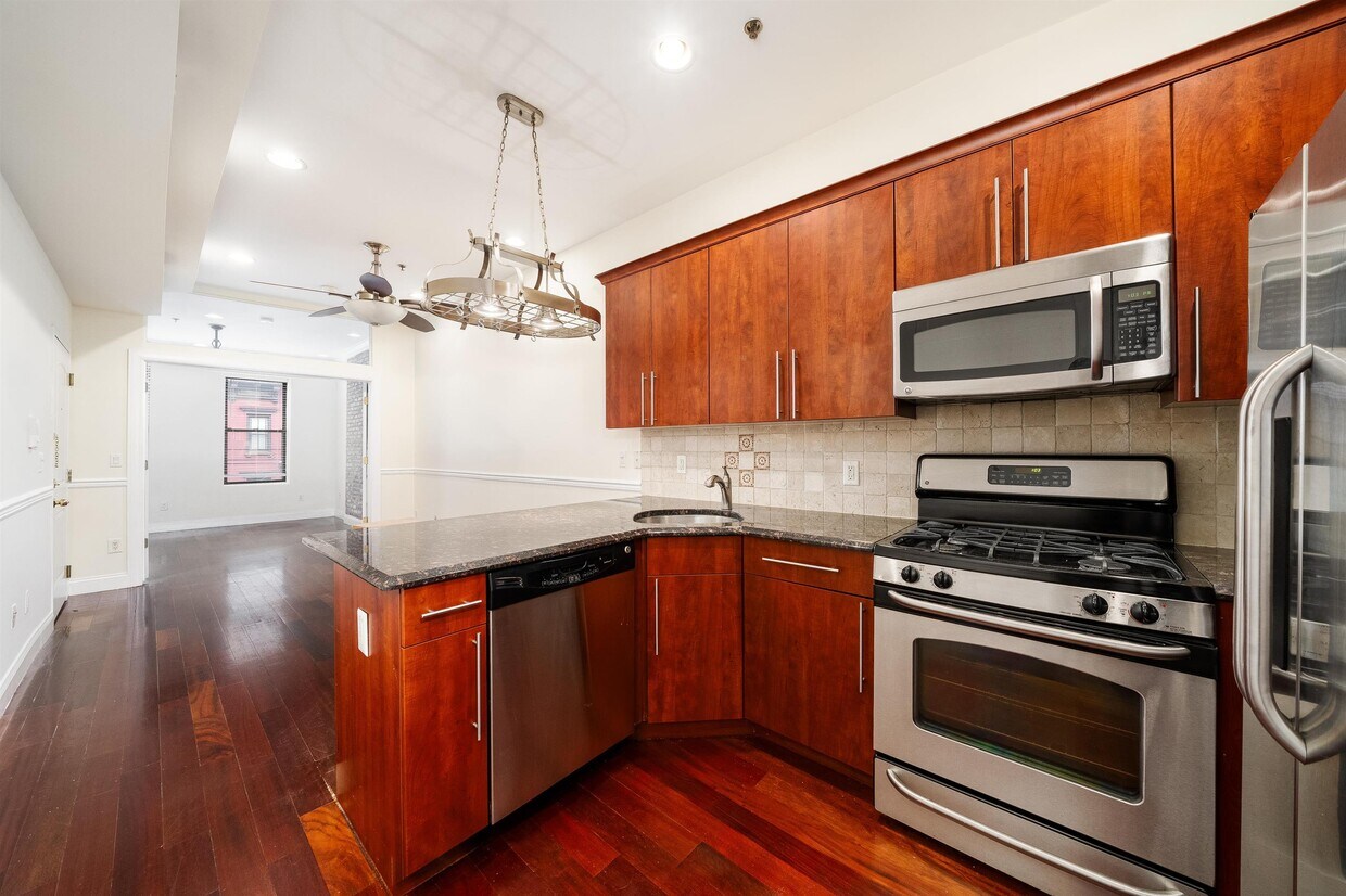 Primary Photo - 744 Park Ave