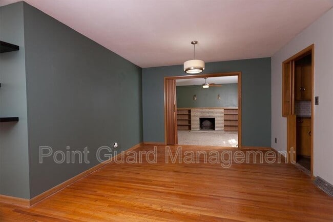 Building Photo - 6007 N Grace Ln