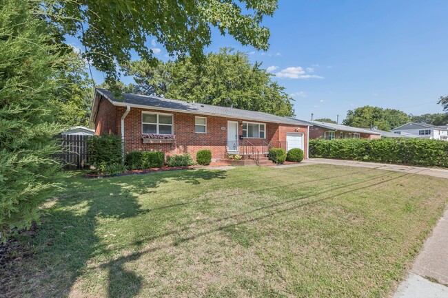 Building Photo - 9505 Beaumont St