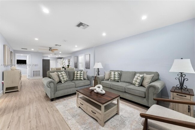 Foto del edificio - 230 SW 12th Ave