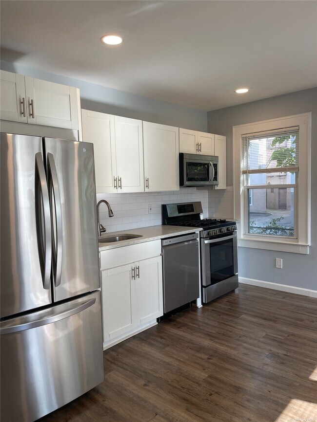 Building Photo - 21 Lee Ave