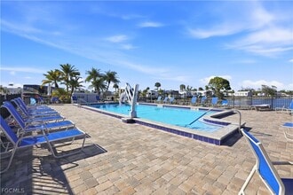 Building Photo - 158 Nanaimo Trail