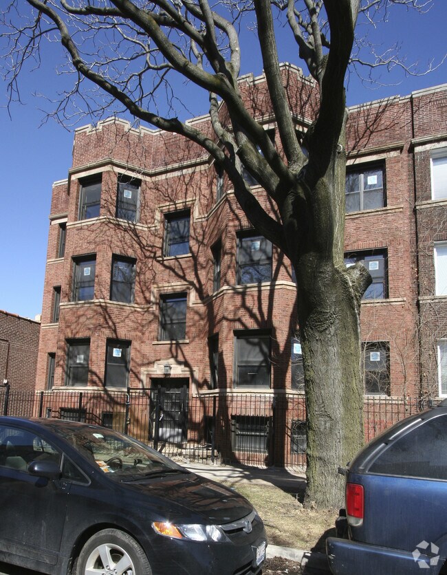 Foto del edificio - 744-746 W Cornelia Ave