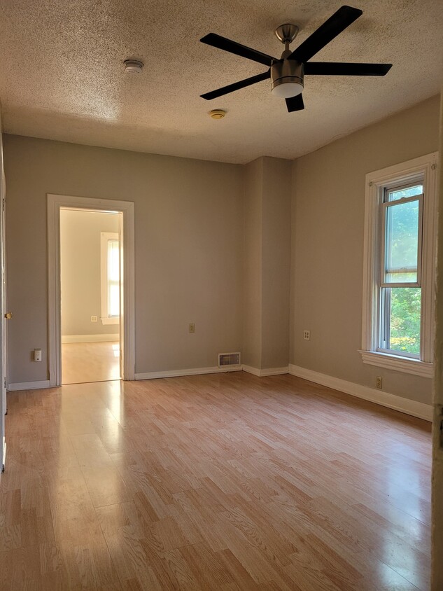 Living room - 749 Jessie St