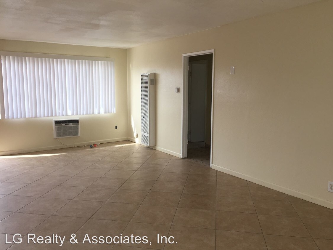Foto principal - 3324 E Avenue Q6