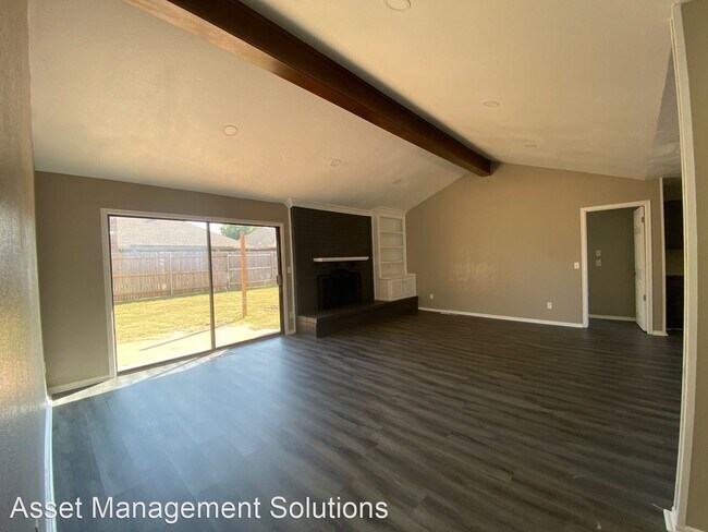 Foto del edificio - 3 br, 2 bath House - 8512 SW 36th St.