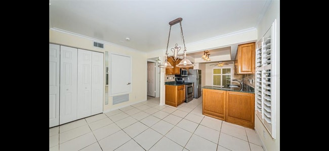 Building Photo - 7310 Sunshine Skyway Ln S