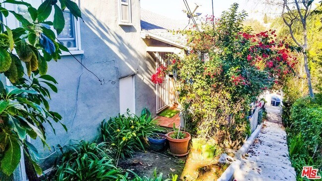 Foto del edificio - 1426 Allison Ave