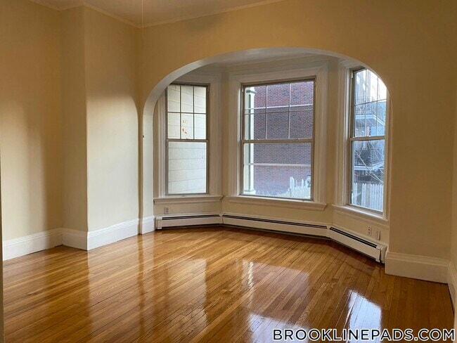 Primary Photo - 30 Babcock St