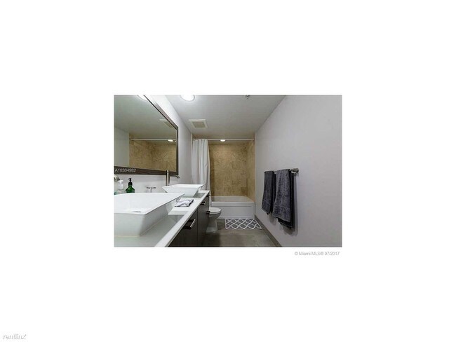 Building Photo - 1755 E Hallandale Beach Blvd