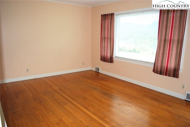 Foto del edificio - 6206 Idlewild Rd