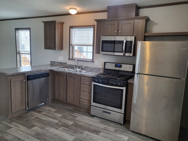 Building Photo - 80 Elm