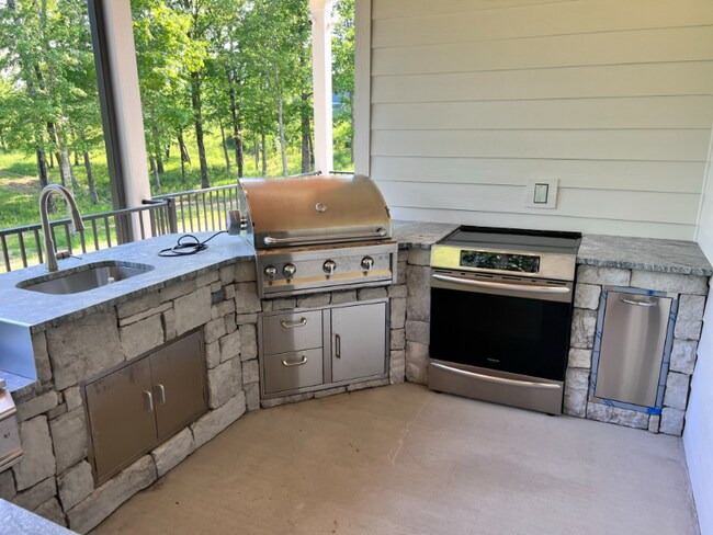 Building Photo - 360 River Bluffs Dr