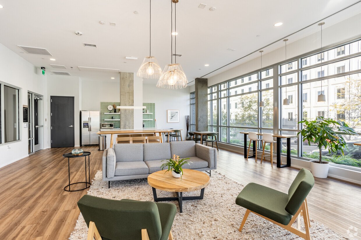 Primary Photo - Capitol Square Apartments