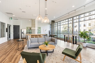 Building Photo - Capitol Square Apartments