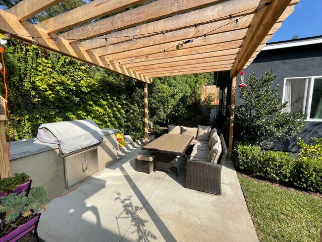 Patio ana Grill - 1876 Echo Park Ave