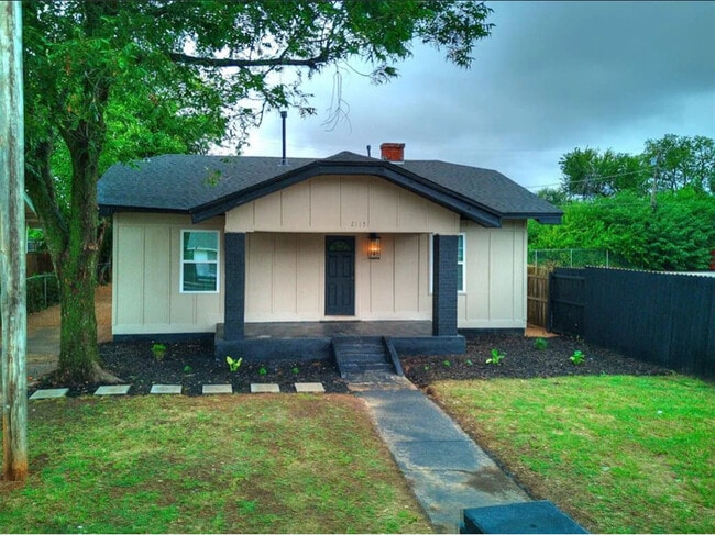 Building Photo - 2115 N Kate Ave