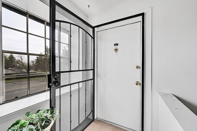 Building Photo - 2902 Airport Rd