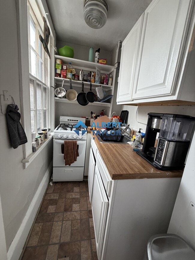 Building Photo - 5 Champney Pl