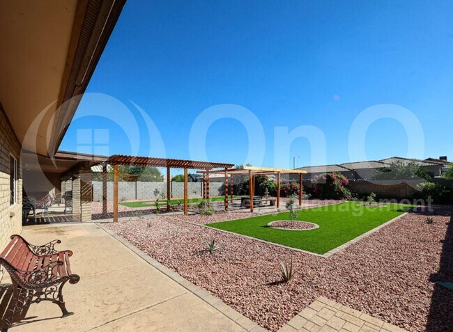 Foto del edificio - 16227 North 21st St