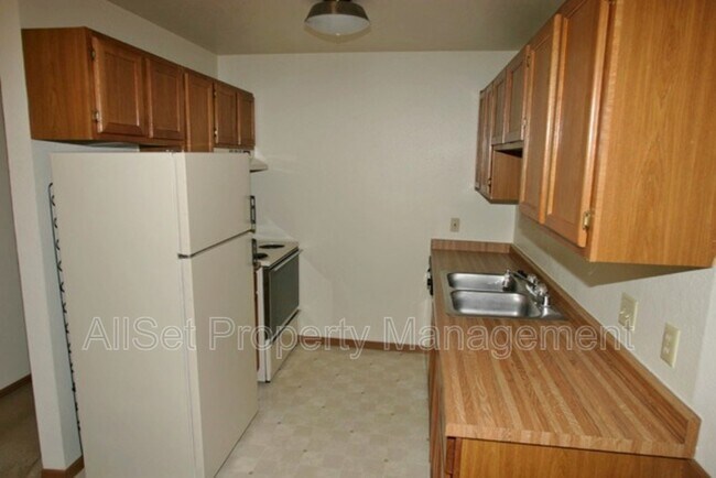Building Photo - 2521 S 43rd St