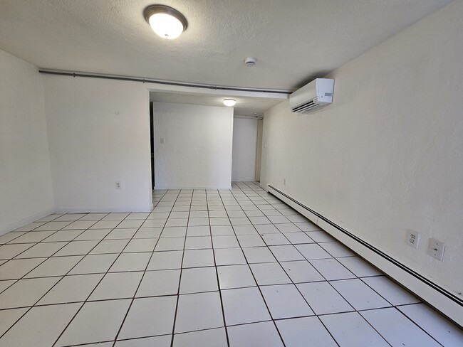 Building Photo - 350 Vane St