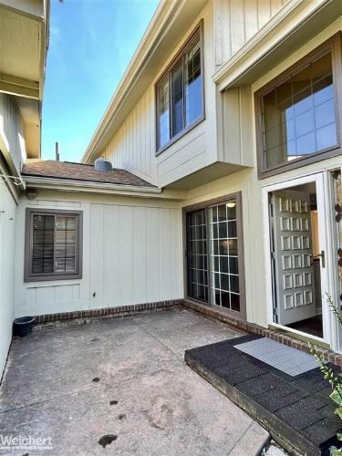 Building Photo - 2957 Meadowbrook Dr