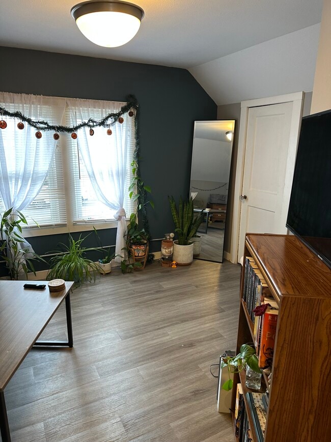 Building Photo - 1621-1623 Hyde Ave