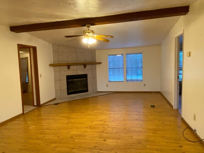 Foto del edificio - 3 Bedroom, 2 Bath home just outside of Live Oak