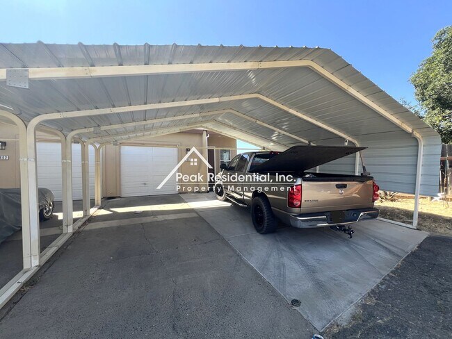Foto del edificio - A Very Nice 3bd/1ba Sacramento Duplex with...