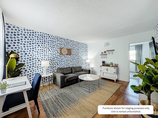 Building Photo - 374 Sunshine Dr