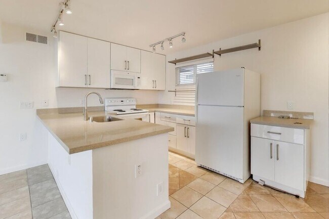 Building Photo - 1707 Shore Line Dr