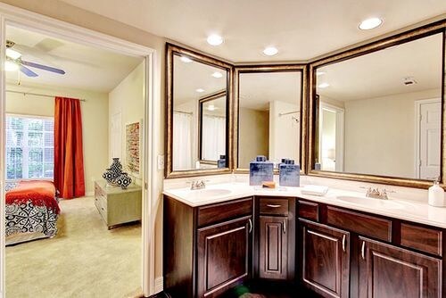 Building Photo - 27601 Kings Manor Dr N