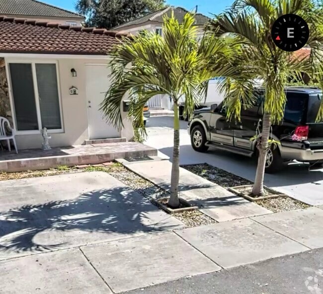 Building Photo - 1115 NW 32nd Ave
