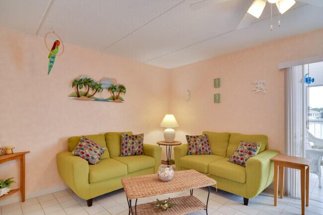 Foto del edificio - 8921 Blind Pass Rd