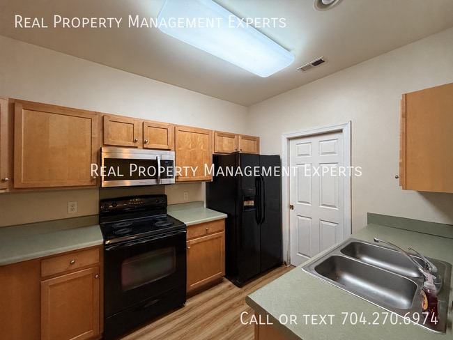 Building Photo - 2154 Sardony Ln