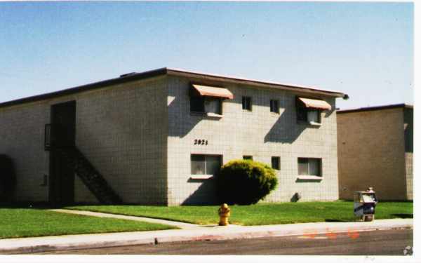 Building Photo - 2921 Elm Ave