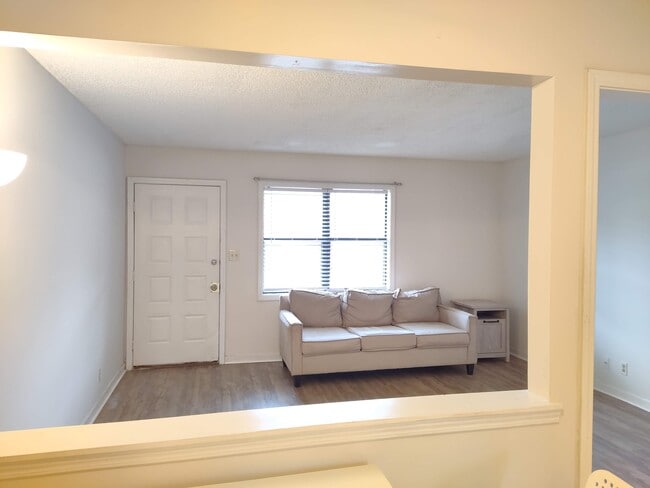 Building Photo - 755 Burcale Rd