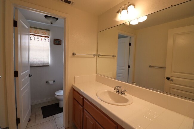 Building Photo - Great Shared Space For Rent
