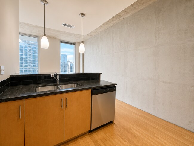 Foto del edificio - Condo High Rise - Lady Bird Lake Views