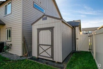Building Photo - 1710 SW Panorama Dr