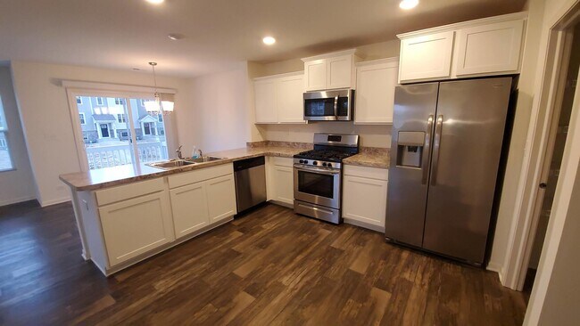 Building Photo - 192 Goldenrod Dr