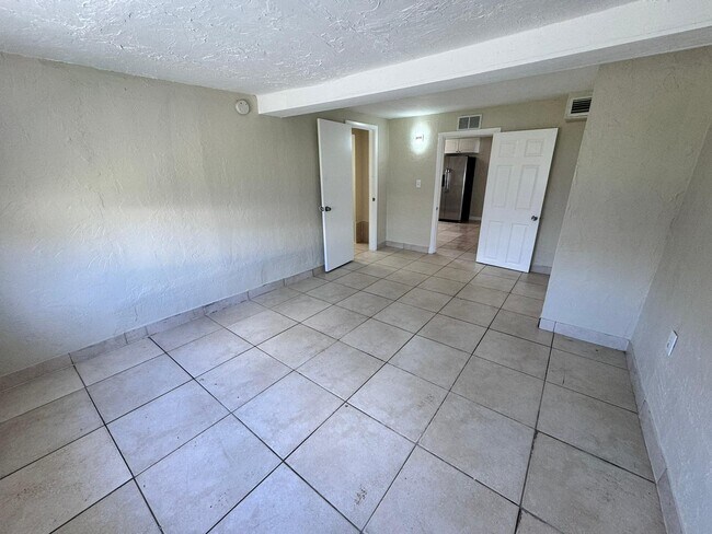 Building Photo - 1132 Tangelo Ave